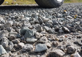 Få ordnet veiene som ikke er asfaltert på Reinøya NÅ