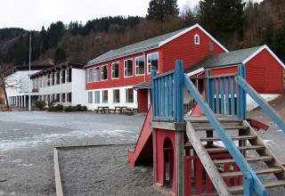 Forslag om å gjøre nedlagt kommunal skole tilgjengelig for Montessoriskole