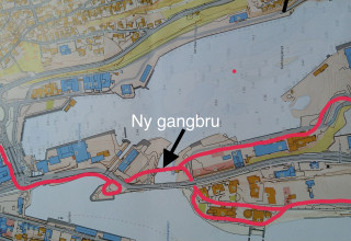 Utsett brua mellom Langbryggene og Klosterøya og prioriter bypakke- og belønningsmidler til gang- og sykkelstier. 